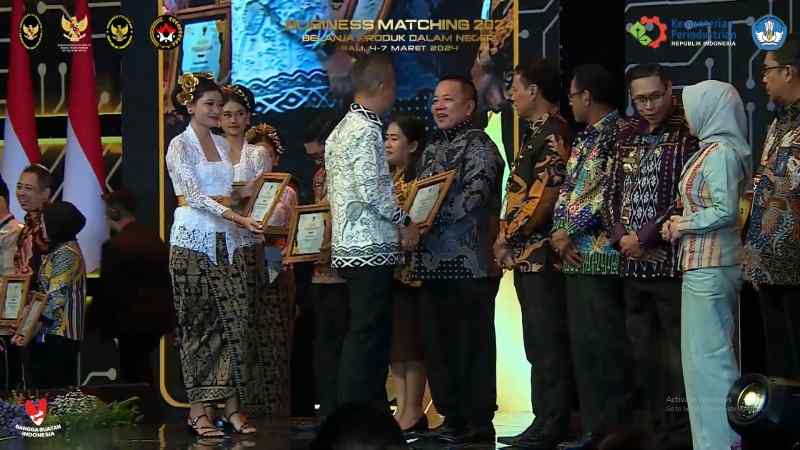 Pemprov Lampung Raih Penghargaan dalam Ajang Business Matching Belanja Produk Dalam Negeri 2024 Pemprov Lampung Raih Penghargaan dalam Ajang Business Matching Belanja Produk Dalam Negeri 2024