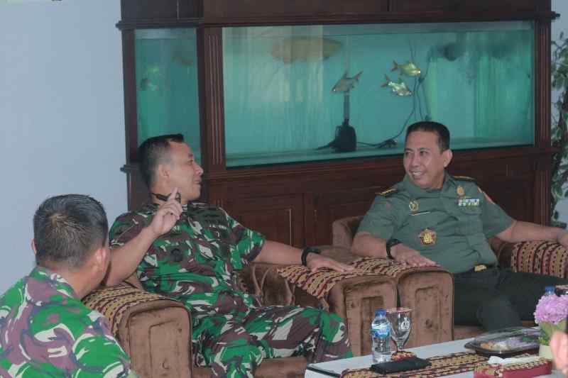 Danbrigif 4 Mar/BS Terima Kunjungan Silaturahmi Aspidmil Kejati Sumsel Danbrigif 4 Mar/BS Terima Kunjungan Silaturahmi Aspidmil Kejati Sumsel