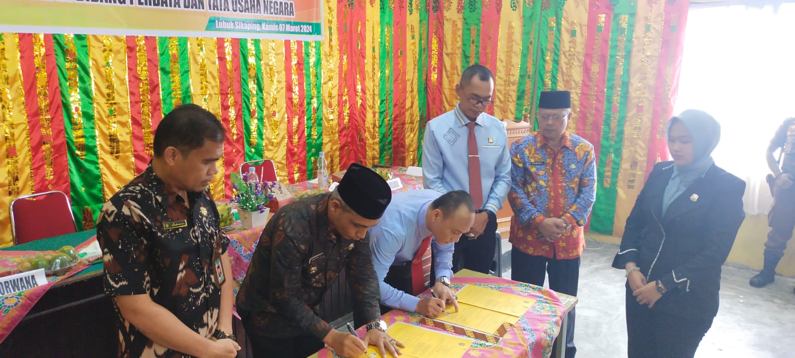 Teken MoU, Kajari dan Wali Nagari Komitmen Pemerintahan Transparan Teken MoU, Kajari dan Wali Nagari Komitmen Pemerintahan Transparan