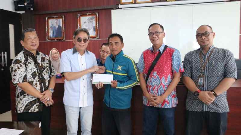 Jelang Ramadhan, Yayasan Alfian Husin Salurkan Beras dan Mi Instan kepada 45 Warga Korban Banjir Jelang Ramadhan, Yayasan Alfian Husin Salurkan Beras dan Mi Instan kepada 45 Warga Korban Banjir