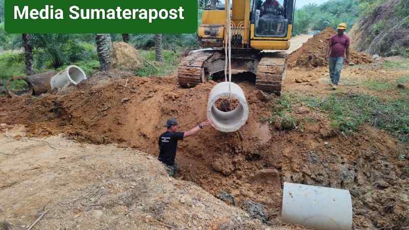 Pemasangan Gorong-Gorong Terus Dipacu Di TMMD Reguler Ke-119 Kodim 0117/Atam Pemasangan Gorong-Gorong Terus Dipacu Di TMMD Reguler Ke-119 Kodim 0117/Atam