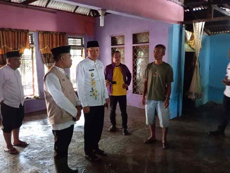 Gerak Cepat, Bupati Sabar AS Kunjungi Masyarakat Terdampak Banjir Gerak Cepat, Bupati Sabar AS Kunjungi Masyarakat Terdampak Banjir