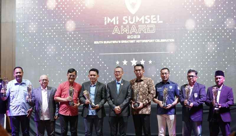 Pj Bupati Apriyadi Dinobatkan Jadi Tokoh Otomotif Sumsel Pj Bupati Apriyadi Dinobatkan Jadi Tokoh Otomotif Sumsel