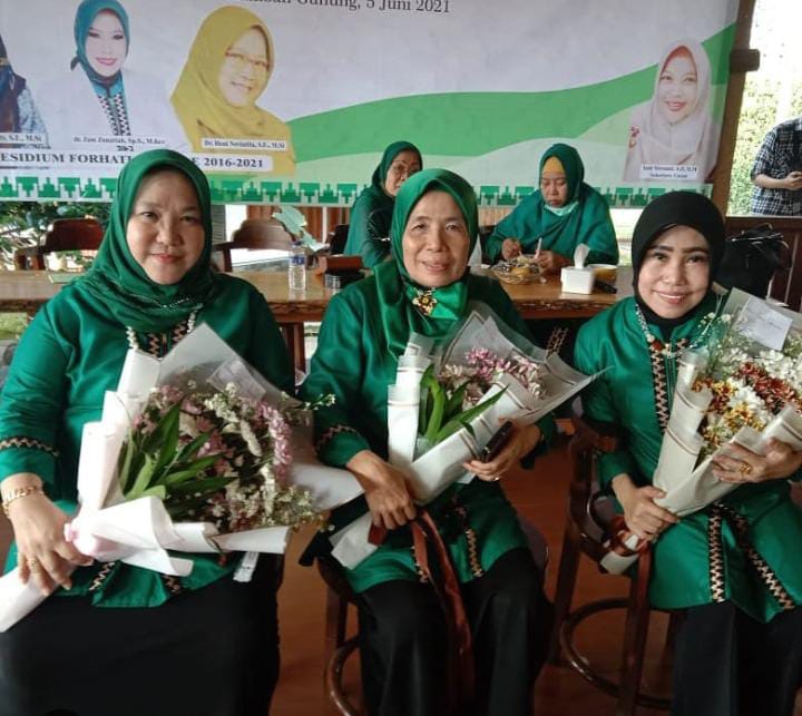 dr. Zam Zanariah Dukung Penuh Penegakkan Hukum, Mendepankan Dugaan Tidak Bersalah dr. Zam Zanariah Dukung Penuh Penegakkan Hukum, Mendepankan Dugaan Tidak Bersalah