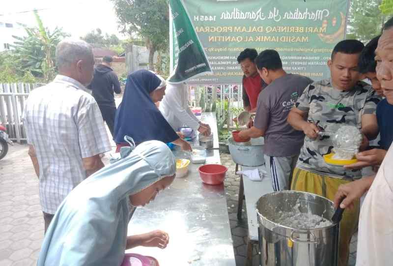 BKM Al Qanitin Gelar Buka Puasa Bersama Sejak Awal Ramadhan 1445 H BKM Al Qanitin Gelar Buka Puasa Bersama Sejak Awal Ramadhan 1445 H