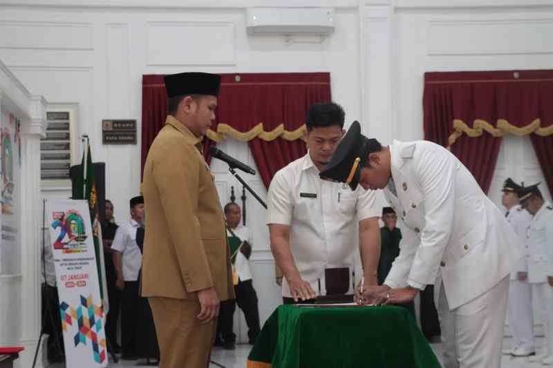 Adlin Tambunan Memimpin Pergantian Jabatan di Sergai Adlin Tambunan Memimpin Pergantian Jabatan di Sergai