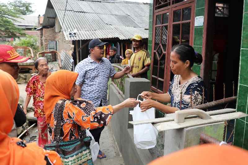 Riana Sari Melepas Anggota LKKS Membagikan Takjil di Wilayah Kota Bandar Lampung Riana Sari Melepas Anggota LKKS Membagikan Takjil di Wilayah Kota Bandar Lampung