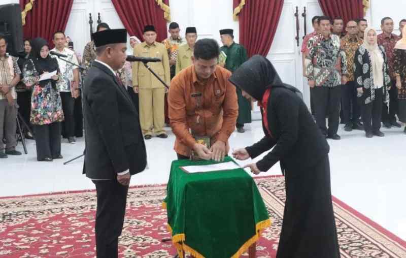 Bupati Darma Wijaya Lantik Rusmiani Purba Sebagai Pj Sekdakab Sergai Bupati Darma Wijaya Lantik Rusmiani Purba Sebagai Pj Sekdakab Sergai