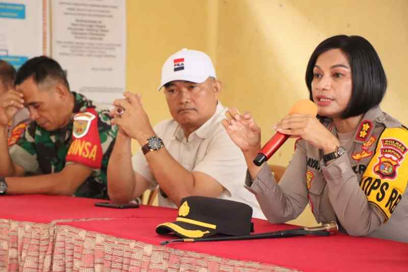 Dengar Keluhan Masyarakat Desa Kurungan Nyawa, Kapolres Pesawaran Gelar Jum’at Curhat Dengar Keluhan Masyarakat Desa Kurungan Nyawa, Kapolres Pesawaran Gelar Jum’at Curhat