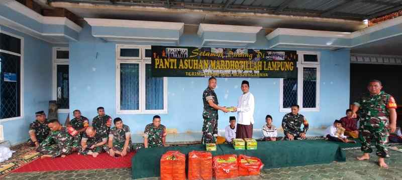 Jum’at Berkah di Ramadhan, Kodim 0410/KBL Berbagi Nasi Kotak Kepada Panti Asuhan Mardhotillah Jum’at Berkah di Ramadhan, Kodim 0410/KBL Berbagi Nasi Kotak Kepada Panti Asuhan Mardhotillah