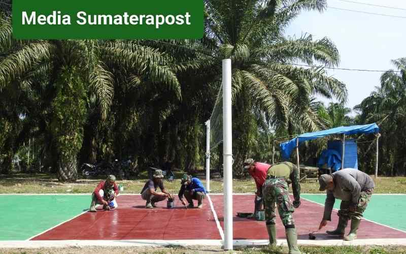 Finishing, Satgas TMMD Reguler ke-119 Cat Lapangan Voli untuk masyarakat Finishing, Satgas TMMD Reguler ke-119 Cat Lapangan Voli untuk masyarakat