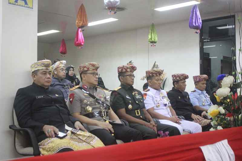 Danrem Hadiri Rapat Paripurna Istimewa Memperingati Hari Jadi Provinsi Lampung Ke-60 Danrem Hadiri Rapat Paripurna Istimewa Memperingati Hari Jadi Provinsi Lampung Ke-60