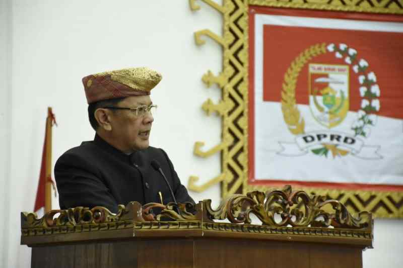 M. Firsada Bacakan Sambutan Gubernur Saat Rapat Paripurna Istimewa HUT Ke-60 Provinsi Lampung M. Firsada Bacakan Sambutan Gubernur Saat Rapat Paripurna Istimewa HUT Ke-60 Provinsi Lampung