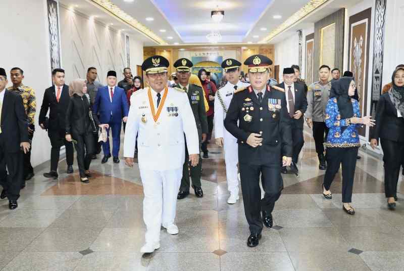 Upacara HUT ke-60, Gubernur Arinal Ajak Seluruh Elemen Masyarakat Ukir Prestasi Menuju Lampung Berjaya Upacara HUT ke-60, Gubernur Arinal Ajak Seluruh Elemen Masyarakat Ukir Prestasi Menuju Lampung Berjaya