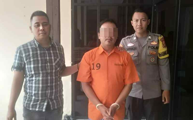 Oknum Satpol-PP Pesawaran Ditangkap Unit Reskrim Polsek Pringsewu Oknum Satpol-PP Pesawaran Ditangkap Unit Reskrim Polsek Pringsewu