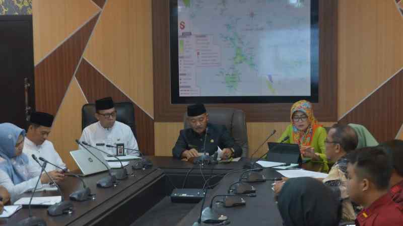 Sekdaprov Adi Prihantara Buka Rakor Gugus Tugas Kota Layak Anak Sekdaprov Adi Prihantara Buka Rakor Gugus Tugas Kota Layak Anak