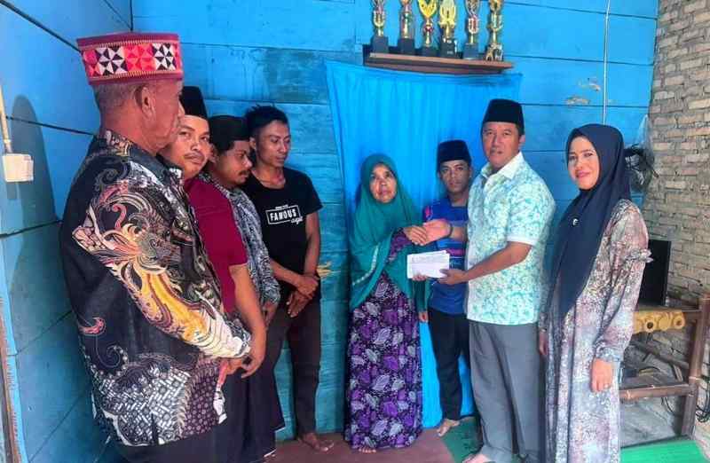 Pj. Bupati Lambar Menjenguk Kondisi 2 Keluarga Korban Akibat Serangan Hewan Buas Harimau Pj. Bupati Lambar Menjenguk Kondisi 2 Keluarga Korban Akibat Serangan Hewan Buas Harimau