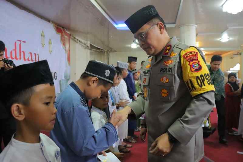 Kapolda Lampung Hadiri Safari Ramadan di Bandar Lampung: Ini Momentum Kita Instropeksi Diri Kapolda Lampung Hadiri Safari Ramadan di Bandar Lampung: Ini Momentum Kita Instropeksi Diri