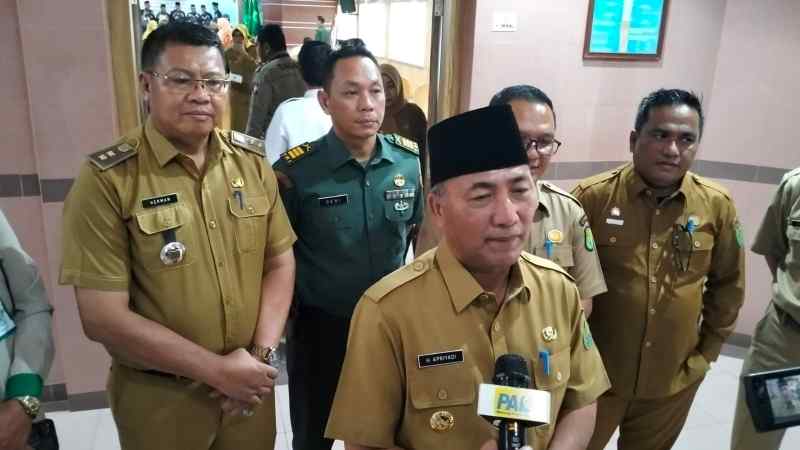 Apriyadi Dinobatkan Birokrat Peduli Pers oleh PWI Sumsel Apriyadi Dinobatkan Birokrat Peduli Pers oleh PWI Sumsel