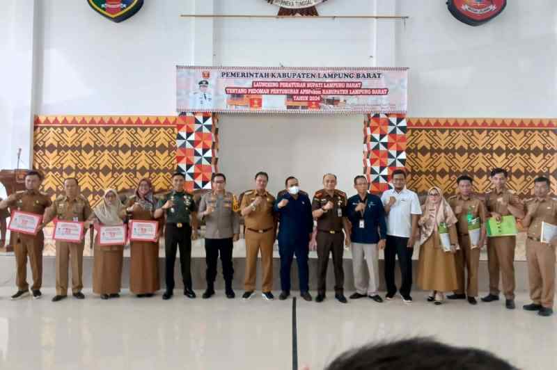Pj. Bupati Drs. Nukman Launching Peraturan Bupati Tentang Pedoman Penyusunan APBPekon TA 2024 Pj. Bupati Drs. Nukman Launching Peraturan Bupati Tentang Pedoman Penyusunan APBPekon TA 2024