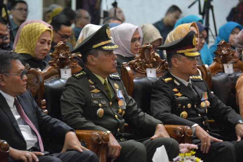 Pj. Bupati dan Ketua TP PKK Kab. Lampura Dilantik, Kasrem 043/Gatam Sampaikan Ucapan Selamat Pj. Bupati dan Ketua TP PKK Kab. Lampura Dilantik, Kasrem 043/Gatam Sampaikan Ucapan Selamat