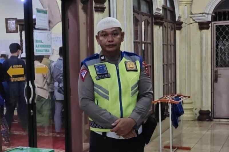 Sat Lantas Polres Simalungun Gelar Blue Light Patrol di Masjid-masjid Selama Sholat Tarawih Sat Lantas Polres Simalungun Gelar Blue Light Patrol di Masjid-masjid Selama Sholat Tarawih