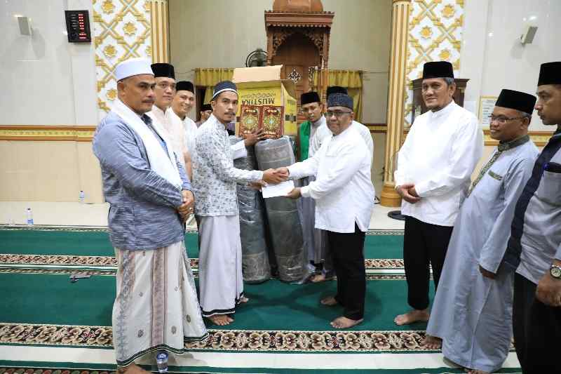 Safari Ramadhan Ke-3, Pj Bupati Mahyuzar Disambut Jamaah Masjid Baitul Karim Nibong Safari Ramadhan Ke-3, Pj Bupati Mahyuzar Disambut Jamaah Masjid Baitul Karim Nibong