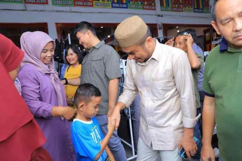 Rutinitas Tahunan, Bupati Labura Belanja Baju Lebaran Untuk 1250 Anak Kurang Mampu Rutinitas Tahunan, Bupati Labura Belanja Baju Lebaran Untuk 1250 Anak Kurang Mampu