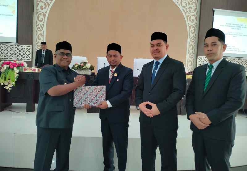Pj Bupati Aceh Utara Sampaikan LKPJ Tahun 2023 kepada DPRK Pj Bupati Aceh Utara Sampaikan LKPJ Tahun 2023 kepada DPRK