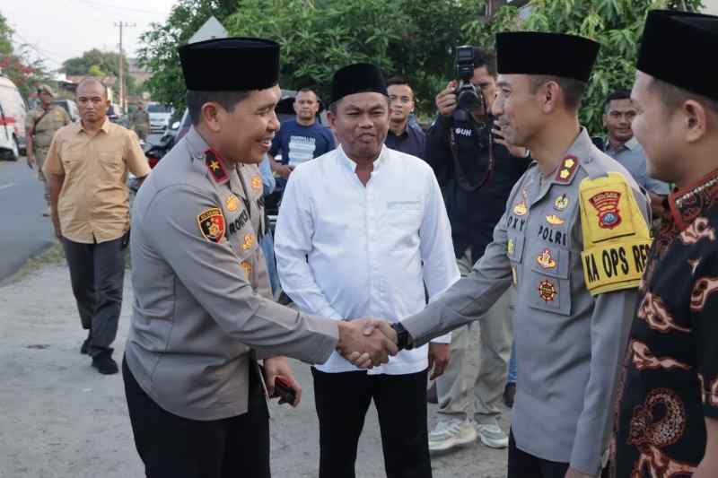 Waka Polda Berikan Pesan Anti Narkoba di Safari Ramadhan Mesjid Jami Nurul Hidayah Waka Polda Berikan Pesan Anti Narkoba di Safari Ramadhan Mesjid Jami Nurul Hidayah