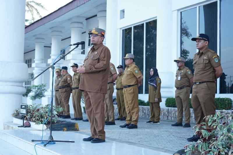 Sekretaris Daerah Kabupaten Asahan Pimpin Apel Gabungan Bulan Februari Tahun 2024 Sekretaris Daerah Kabupaten Asahan Pimpin Apel Gabungan Bulan Februari Tahun 2024