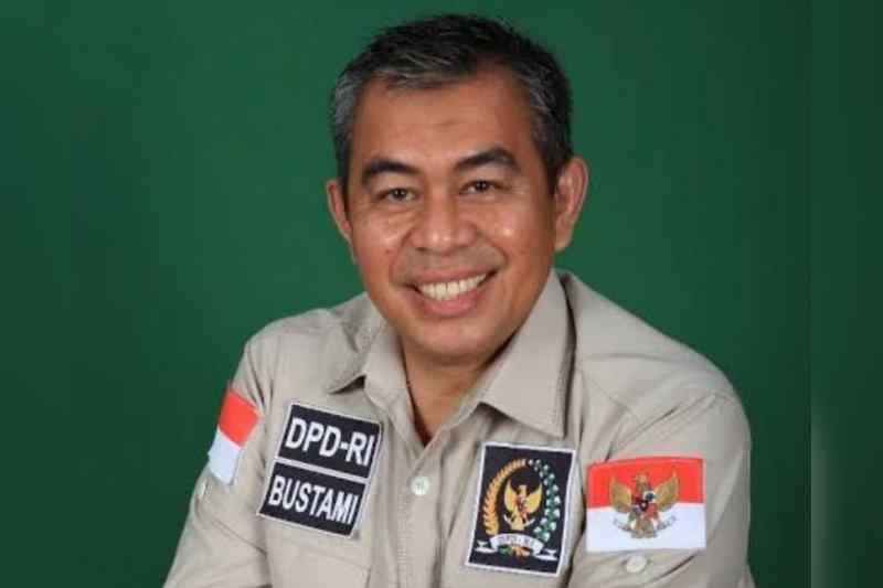 Senator Bustomi Dambaan Masyarakat Way Kanan Senator Bustomi Dambaan Masyarakat Way Kanan