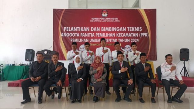 Wakil Ketua DPRD Lamsel Hadiri Pelantikan PPK Pemilu 2024 Wakil Ketua DPRD Lamsel Hadiri Pelantikan PPK Pemilu 2024