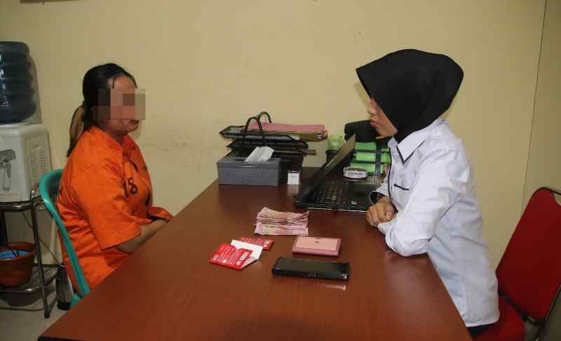 Bongkar Prostitusi Online Di Pringsewu, Polisi Amankan Mucikari dan Dua PSK Bongkar Prostitusi Online Di Pringsewu, Polisi Amankan Mucikari dan Dua PSK