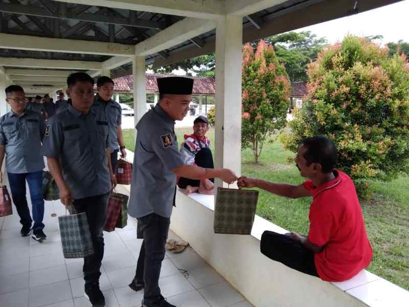 Perbakin Pembagian Takjil di RSUD Ragab Begawe Caram (RBC) Mesuji Perbakin Pembagian Takjil di RSUD Ragab Begawe Caram (RBC) Mesuji