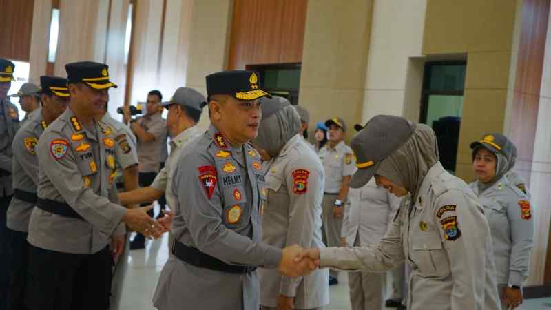 Kapolda Lampung Pimpin Upacara Kenaikan Pangkat PNS Polri Polda Lampung Kapolda Lampung Pimpin Upacara Kenaikan Pangkat PNS Polri Polda Lampung