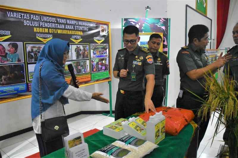 Ksatria Korem 071/Wijayakusuma Terima Tim Verifikasi Lapangan Pembangunan Zona Integritas Ksatria Korem 071/Wijayakusuma Terima Tim Verifikasi Lapangan Pembangunan Zona Integritas