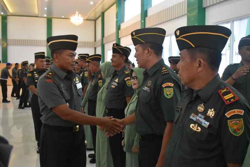 Danrem 043/Gatam Harapkan Prajurit Tingkatkan Motivasi dan Prestasi Kerja Danrem 043/Gatam Harapkan Prajurit Tingkatkan Motivasi dan Prestasi Kerja