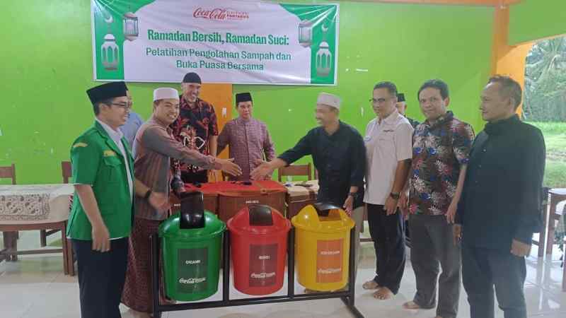 Membangun Kesadaran Lingkungan di Bulan Ramadan: Kolaborasi CCEP Indonesia dengan Lima Belas Pesantren Membangun Kesadaran Lingkungan di Bulan Ramadan: Kolaborasi CCEP Indonesia dengan Lima Belas Pesantren