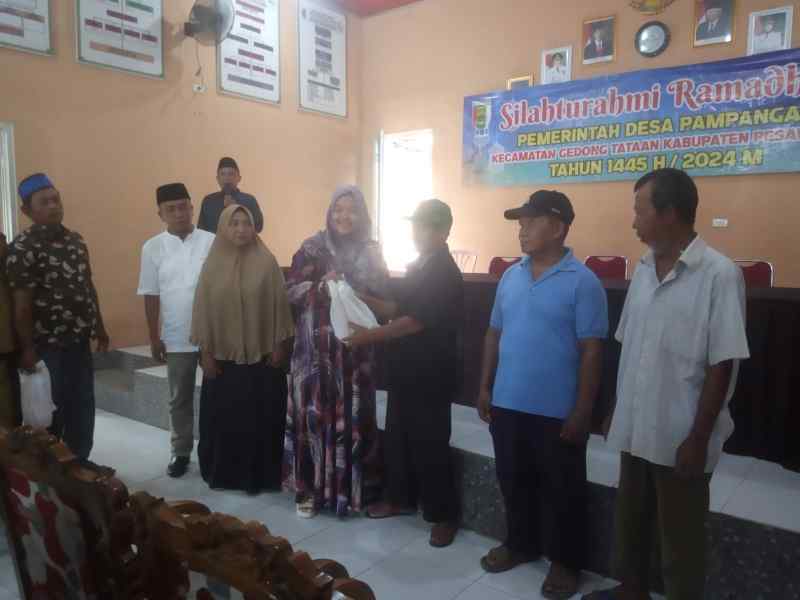 Desa Pampangan Bagikan 600 Paket Bingkisan Dalam Silahturahmi Ramadhan Desa Pampangan Bagikan 600 Paket Bingkisan Dalam Silahturahmi Ramadhan