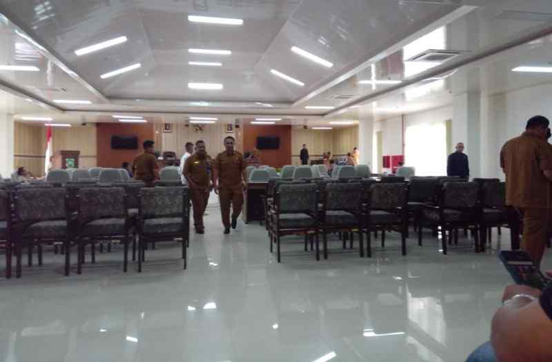 Banyak Mangkir, Rapat Paripurna DPRD Pasaman ditunda Banyak Mangkir, Rapat Paripurna DPRD Pasaman ditunda