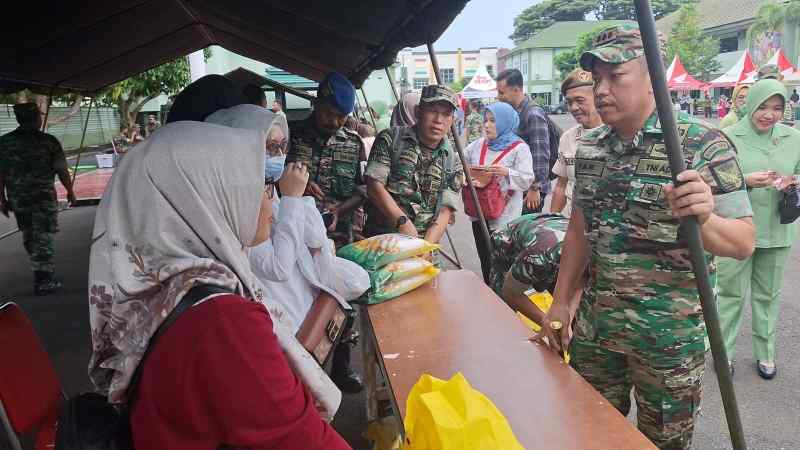 Jelang Perayaan Idul Fitri 1445 H, TNI di Bandar Lampung Menggelar Bazar Murah Jelang Perayaan Idul Fitri 1445 H, TNI di Bandar Lampung Menggelar Bazar Murah