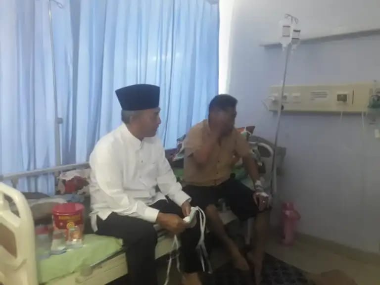 Pj Bupati Muba Bezuk Ketua PWI Sumsel di RSUD Sekayu Pj Bupati Muba Bezuk Ketua PWI Sumsel di RSUD Sekayu