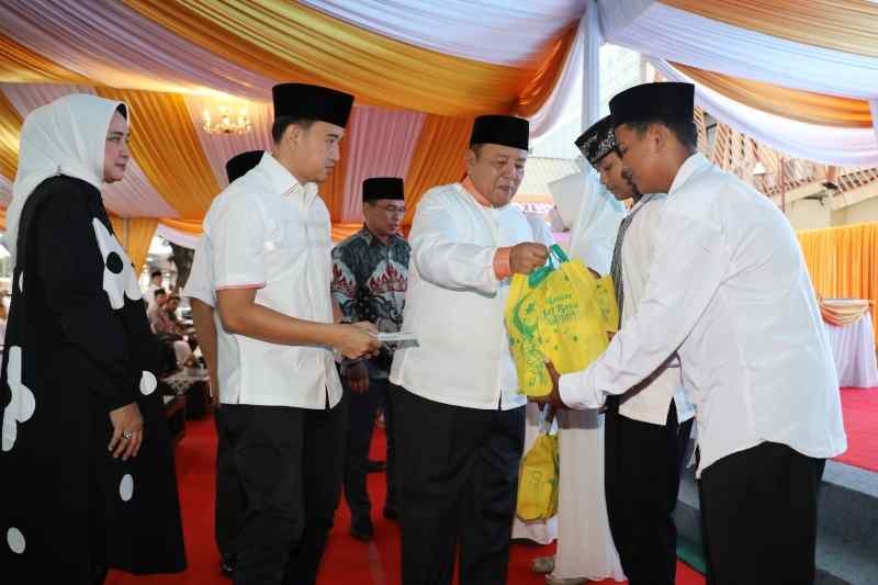 Gubernur Arinal Resmikan Produk Air Minum RSUDAM AM-Qua, Juga Bukber Anak Yatim Piatu dan Dhuafa Gubernur Arinal Resmikan Produk Air Minum RSUDAM AM-Qua, Juga Bukber Anak Yatim Piatu dan Dhuafa