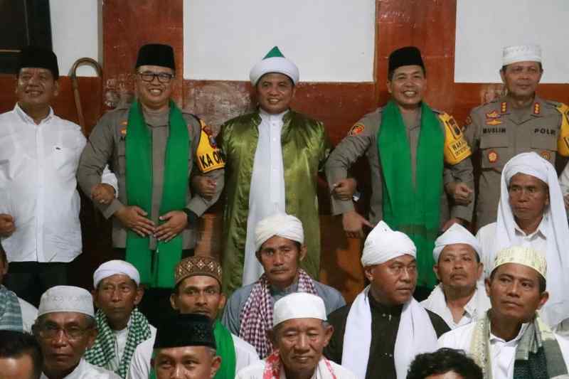 Kapolres Simalungun Dampingi Kapolda Sumut Safari Ramadhan di Pondok Persulukan TGB Kapolres Simalungun Dampingi Kapolda Sumut Safari Ramadhan di Pondok Persulukan TGB