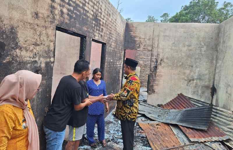 Dukungan Bupati Sergai Darma Wijaya untuk Korban Kebakaran di Bulan Ramadan Dukungan Bupati Sergai Darma Wijaya untuk Korban Kebakaran di Bulan Ramadan