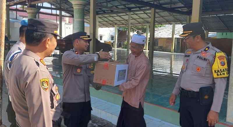 Polres Sergai Serahkan Bingkisan Lebaran dari Kapolda Sumut ke Ponpes Polres Sergai Serahkan Bingkisan Lebaran dari Kapolda Sumut ke Ponpes