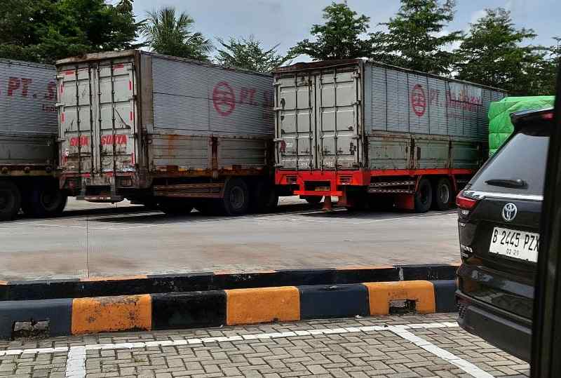H-4 Hari Raya Jalan Tol Trans Sumatra Lancar, Puluhan Truk Parkir Di Rest Area H-4 Hari Raya Jalan Tol Trans Sumatra Lancar, Puluhan Truk Parkir Di Rest Area
