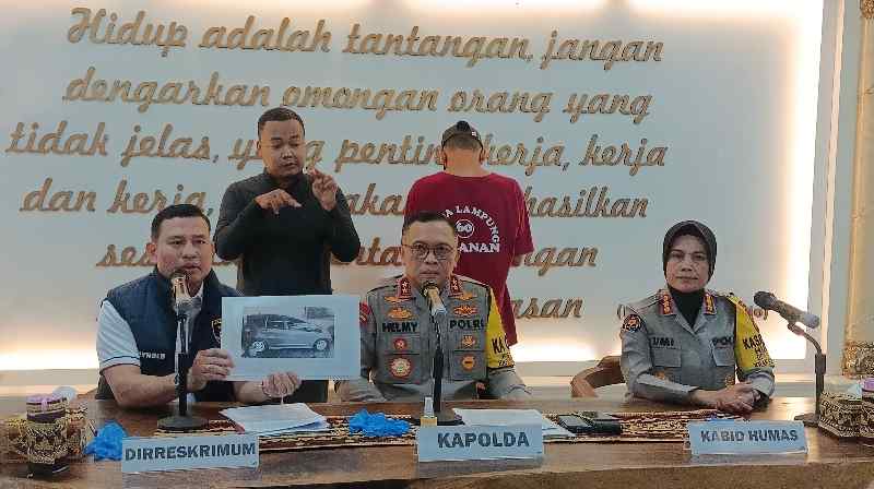 Polda Lampung Tangkap Satu Pelaku Jual Beli Mobil Bodong Polda Lampung Tangkap Satu Pelaku Jual Beli Mobil Bodong