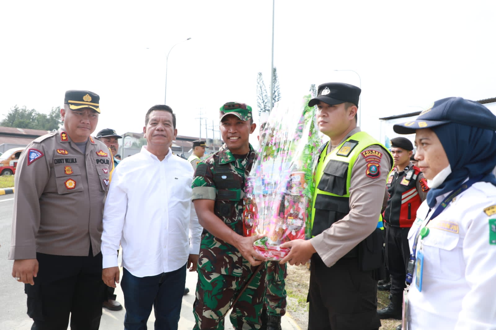 Kapolres dan Forkopimda Simalungun Lakukan Pengecekan Pos Pam Jelang Idul Fitri 1445 H Kapolres dan Forkopimda Simalungun Lakukan Pengecekan Pos Pam Jelang Idul Fitri 1445 H